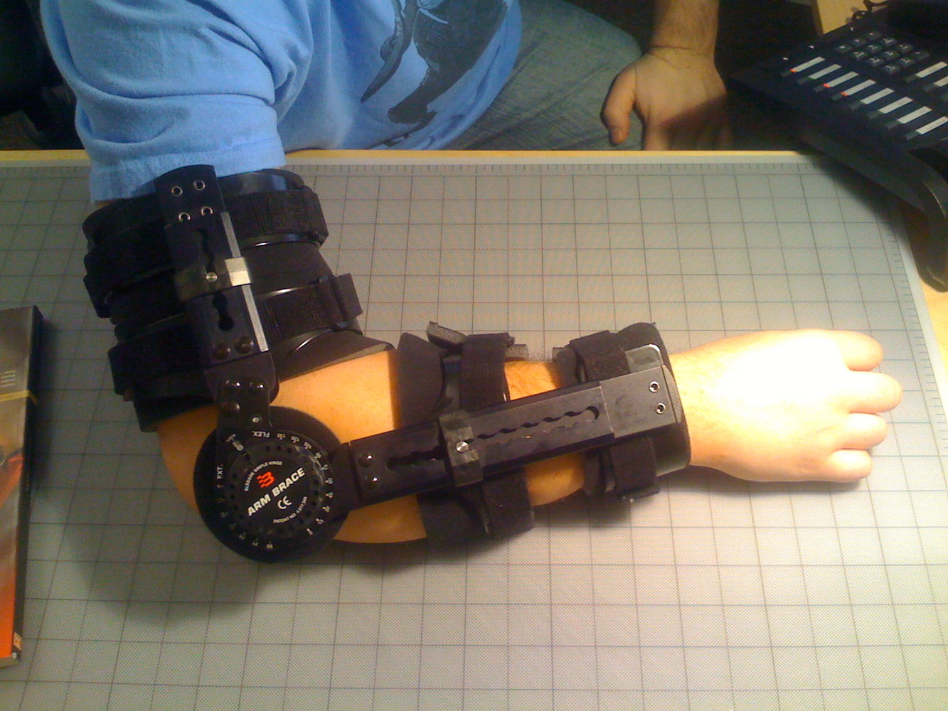Arm/elbow brace
